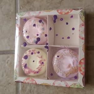 Donut bath bombs
